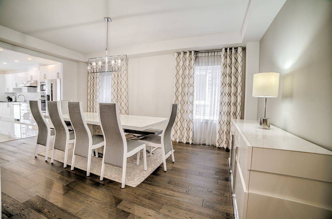 125 Gardiner DR N, Bradford West Gwillimbury, ON L3Z 0J6