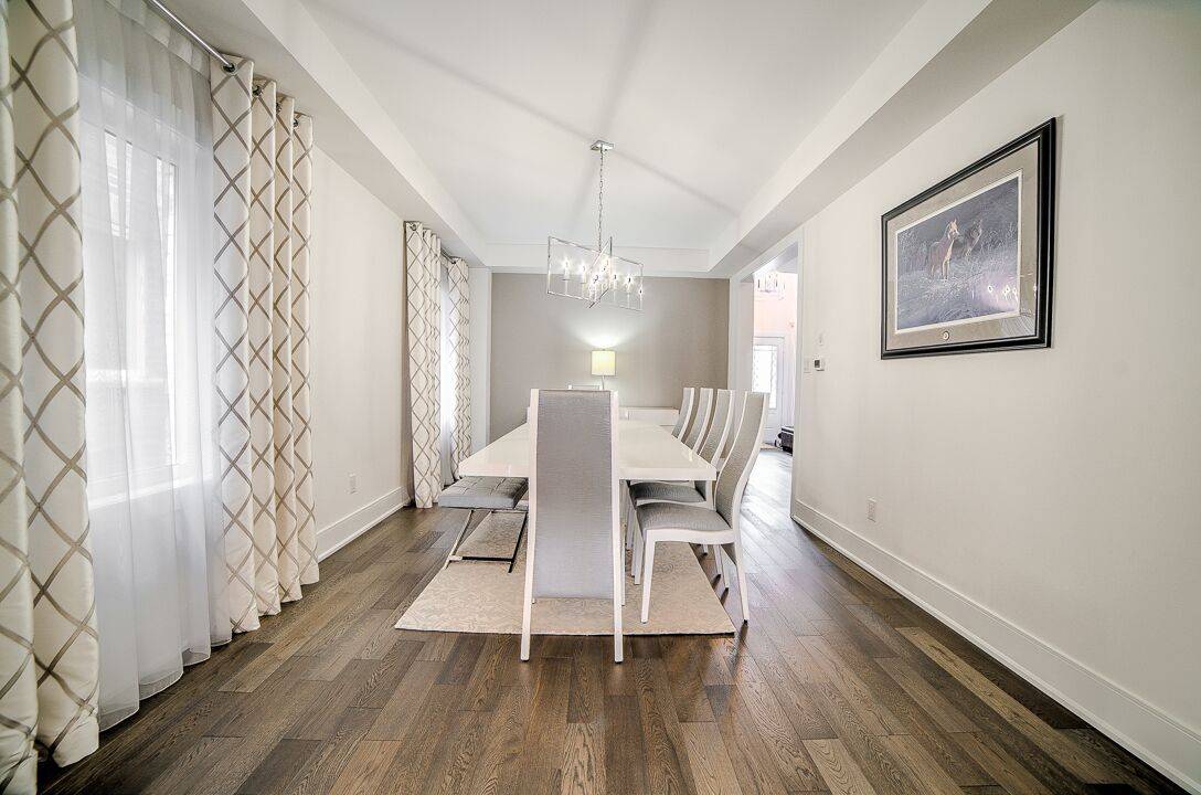 125 Gardiner DR N, Bradford West Gwillimbury, ON L3Z 0J6