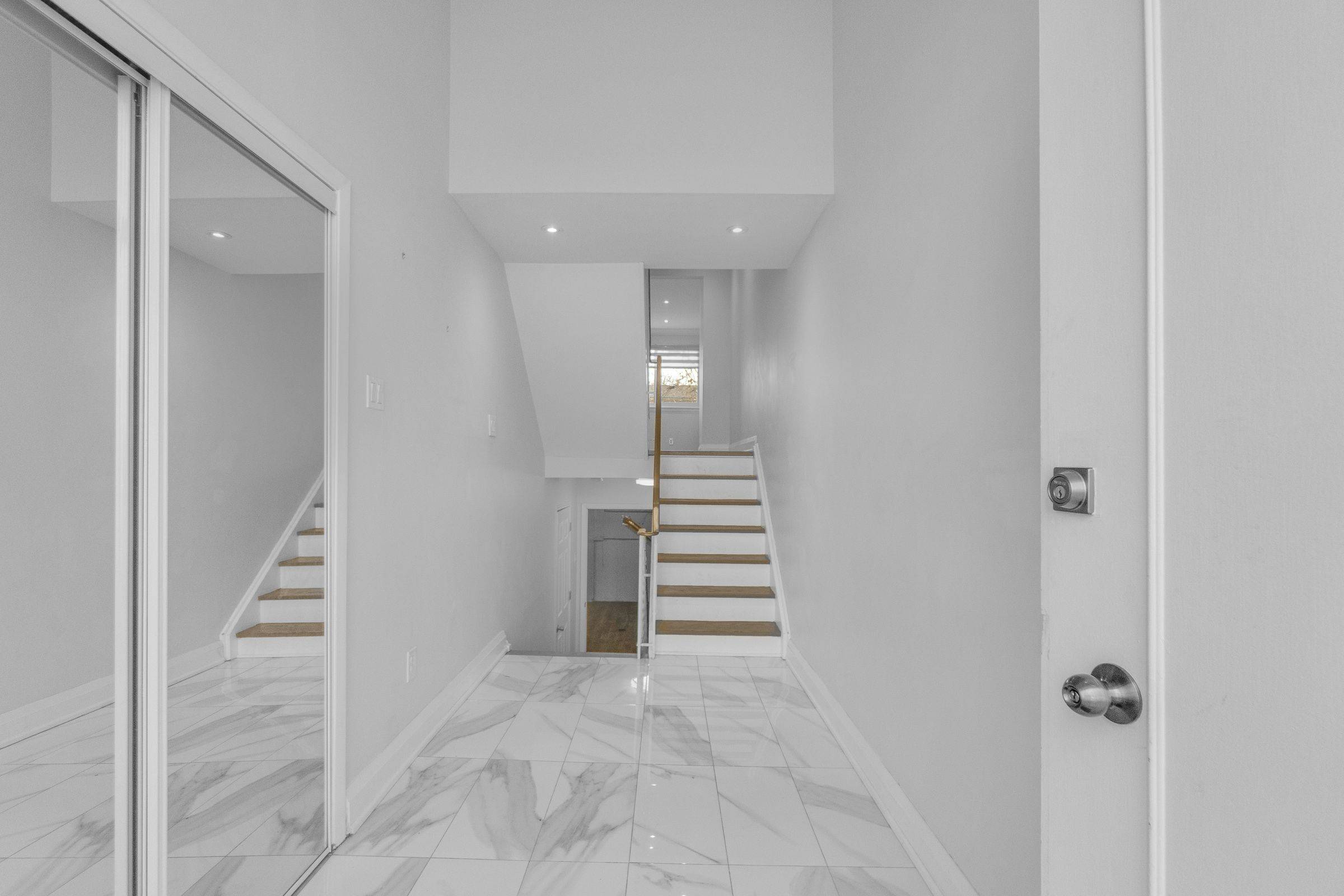 5473 Schueller CRES, Burlington, ON L7L 3T1