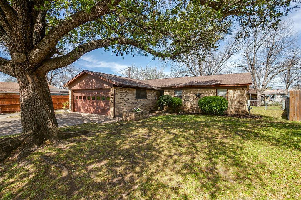 308 Thompson Court, Saginaw, TX 76179