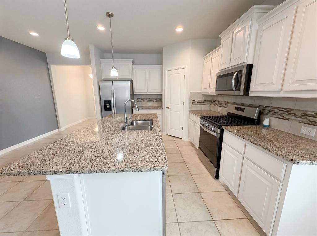 2520 Allview Lane, Glenn Heights, TX 75154