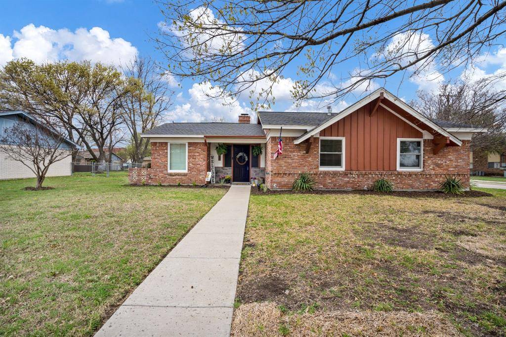 107 High School Drive, Waxahachie, TX 75165