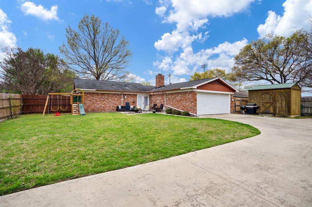 107 High School Drive, Waxahachie, TX 75165