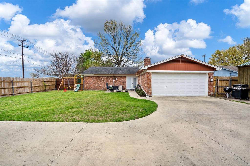 107 High School Drive, Waxahachie, TX 75165