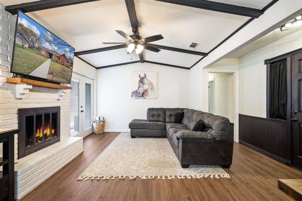 107 High School Drive, Waxahachie, TX 75165