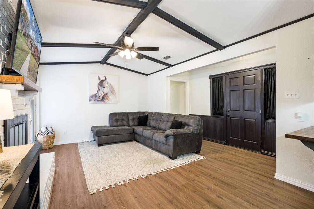 107 High School Drive, Waxahachie, TX 75165