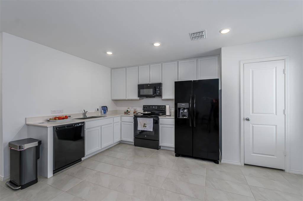 8741 Cottage Creek Drive, Fort Worth, TX 76123