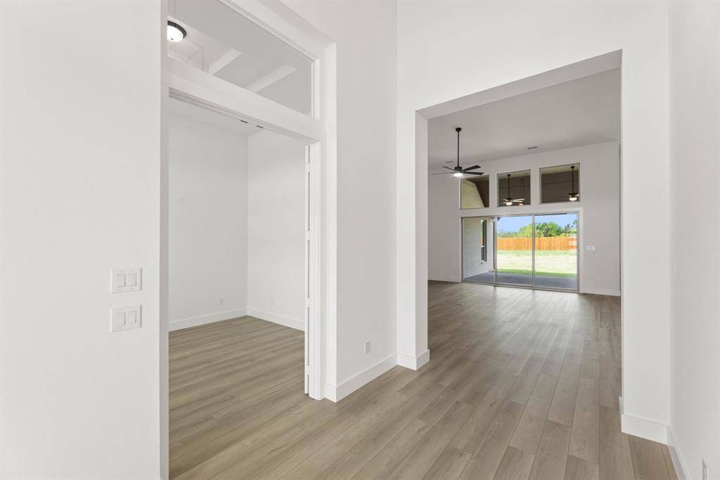 241 Broadmoor Lane, Ovilla, TX 75154