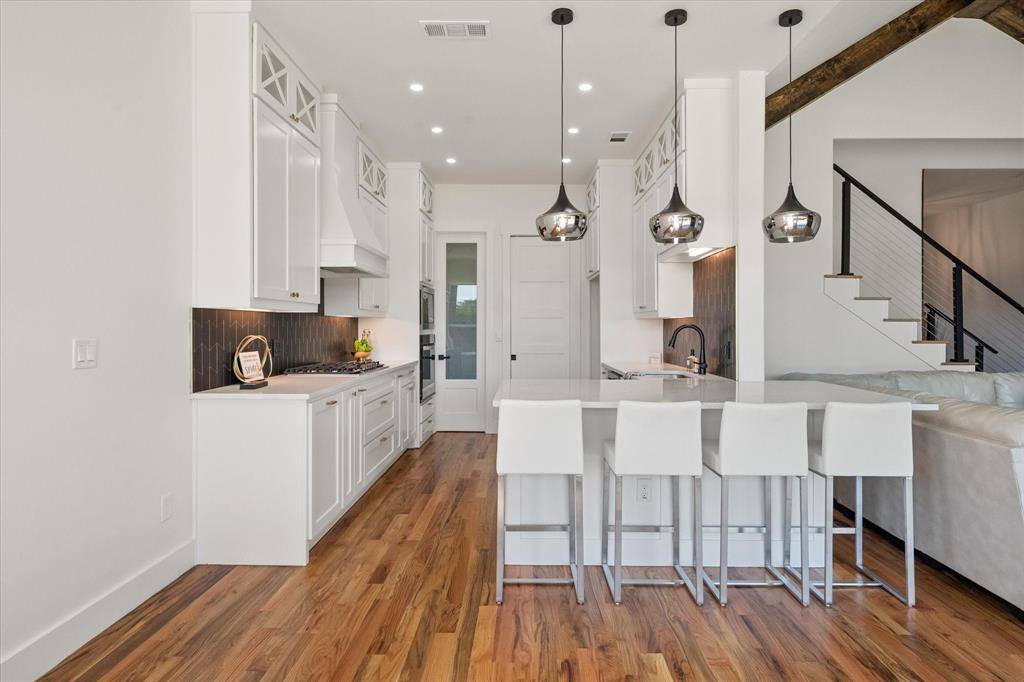 122 Yvonne Street, Red Oak, TX 75154