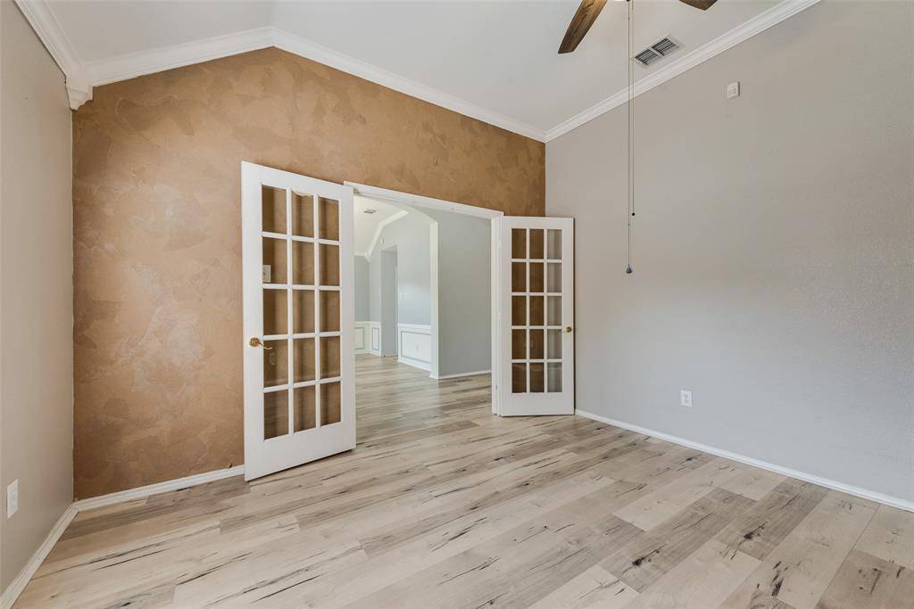 115 Fort Edward Drive, Arlington, TX 76002