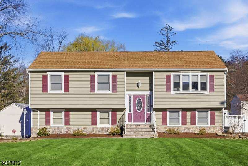20 Meadow Ln, Mansfield Twp., NJ 07840
