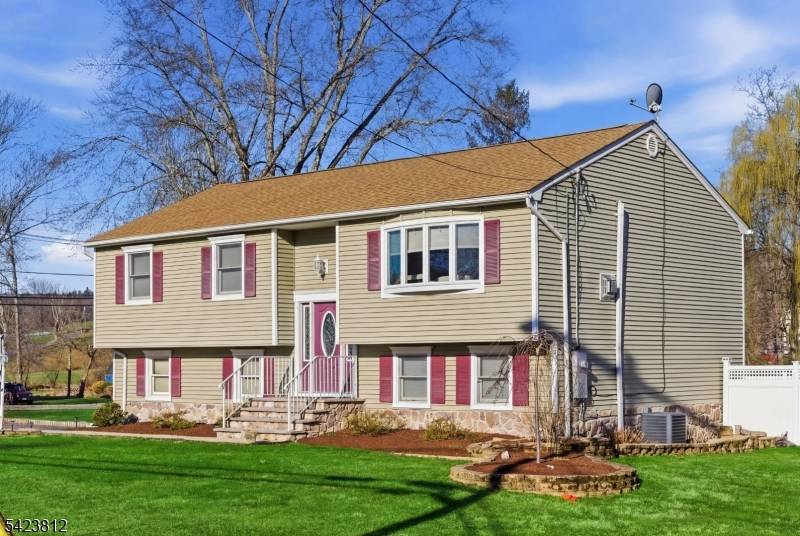 20 Meadow Ln, Mansfield Twp., NJ 07840