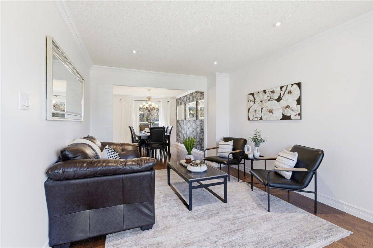 18 Genner DR, Ajax, ON L1T 3J4