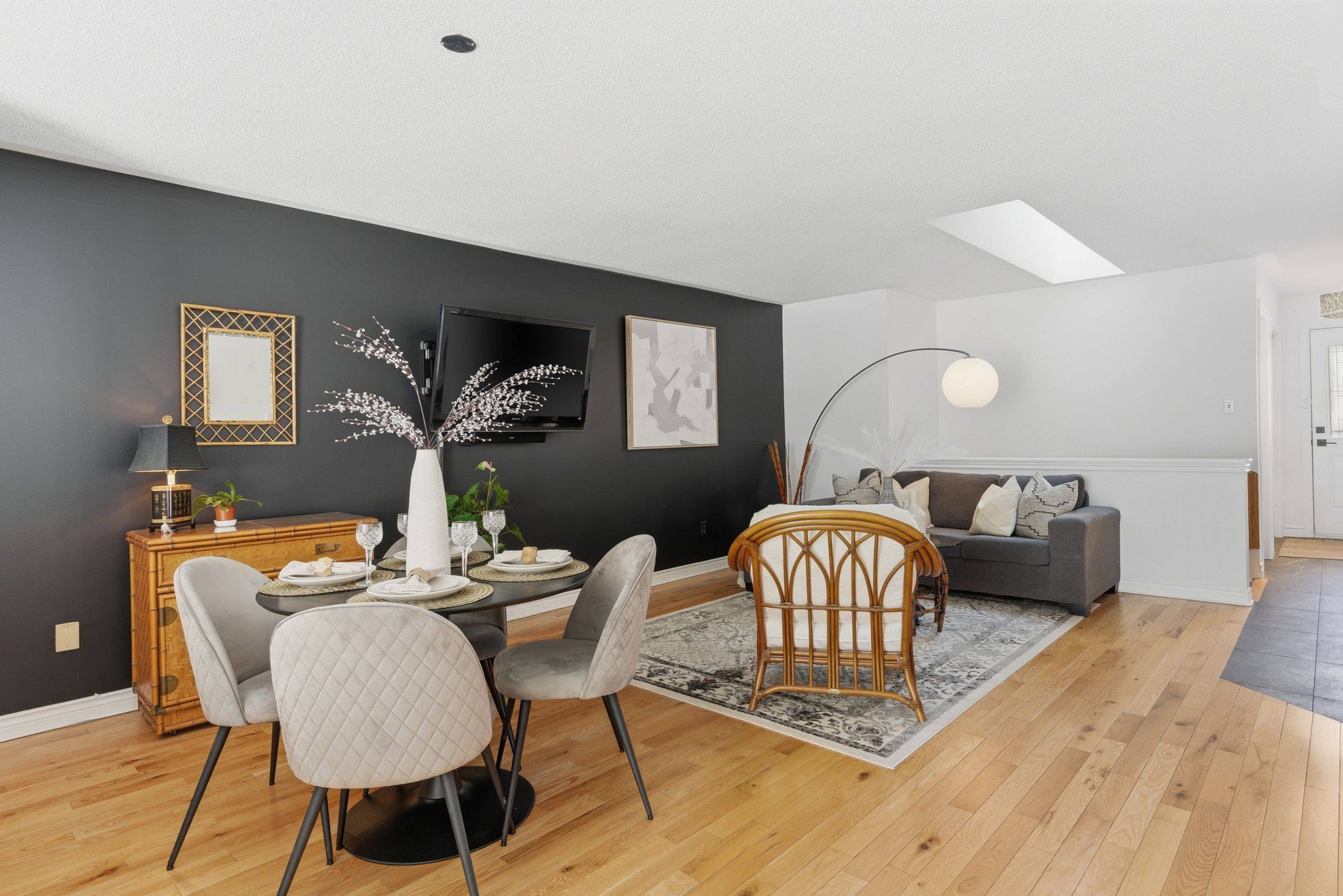 165 Main ST E #14, Grimsby, ON L3M 1P2