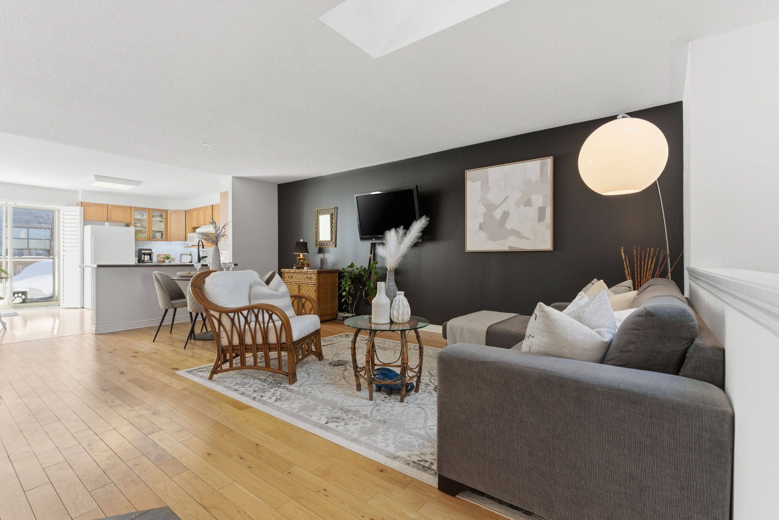 165 Main ST E #14, Grimsby, ON L3M 1P2