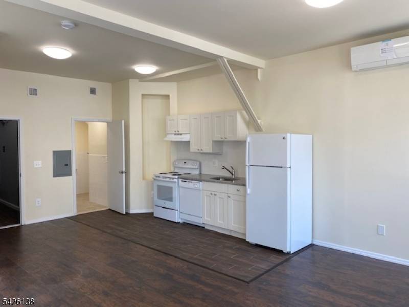 192 Market St #7A, Newark City, NJ 07102