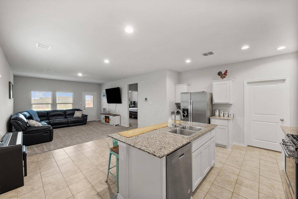 105 Greengate Drive, Boyd, TX 76023