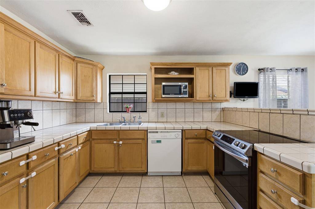 1505 Montclair Street, Arlington, TX 76015