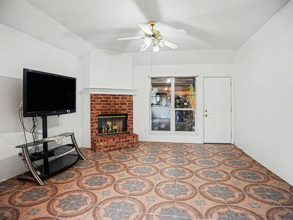 259 Cobblestone Circle, Red Oak, TX 75154