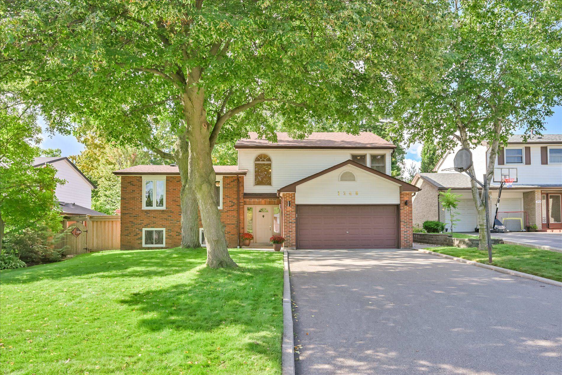 1248 Landfair CRES, Oakville, ON L6H 2N3