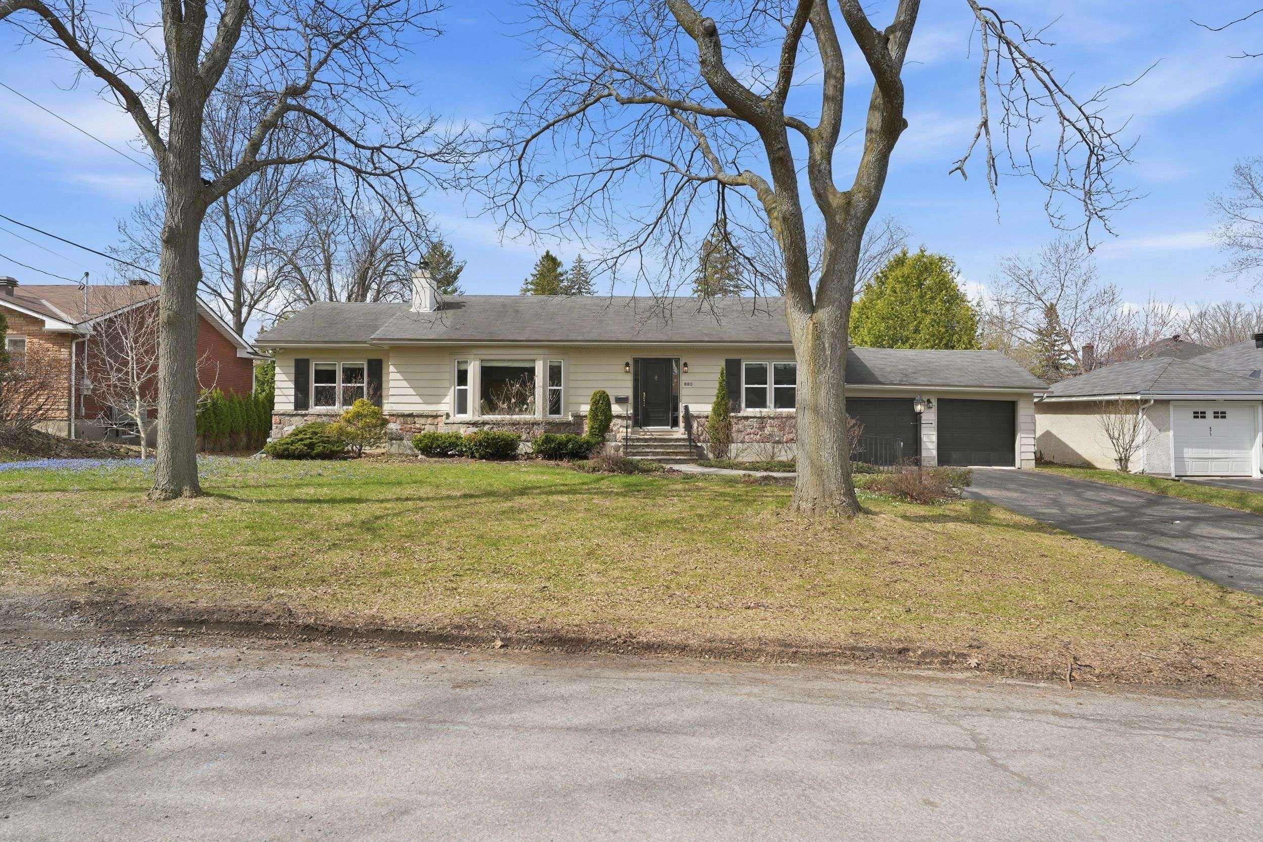 880 Melwood AVE, Mckellar Heights - Glabar Park And Area, ON K2A 3C3