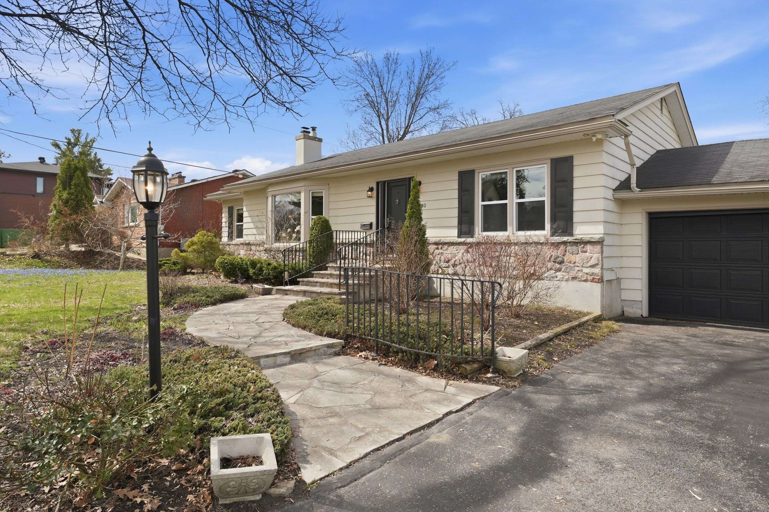 880 Melwood AVE, Mckellar Heights - Glabar Park And Area, ON K2A 3C3