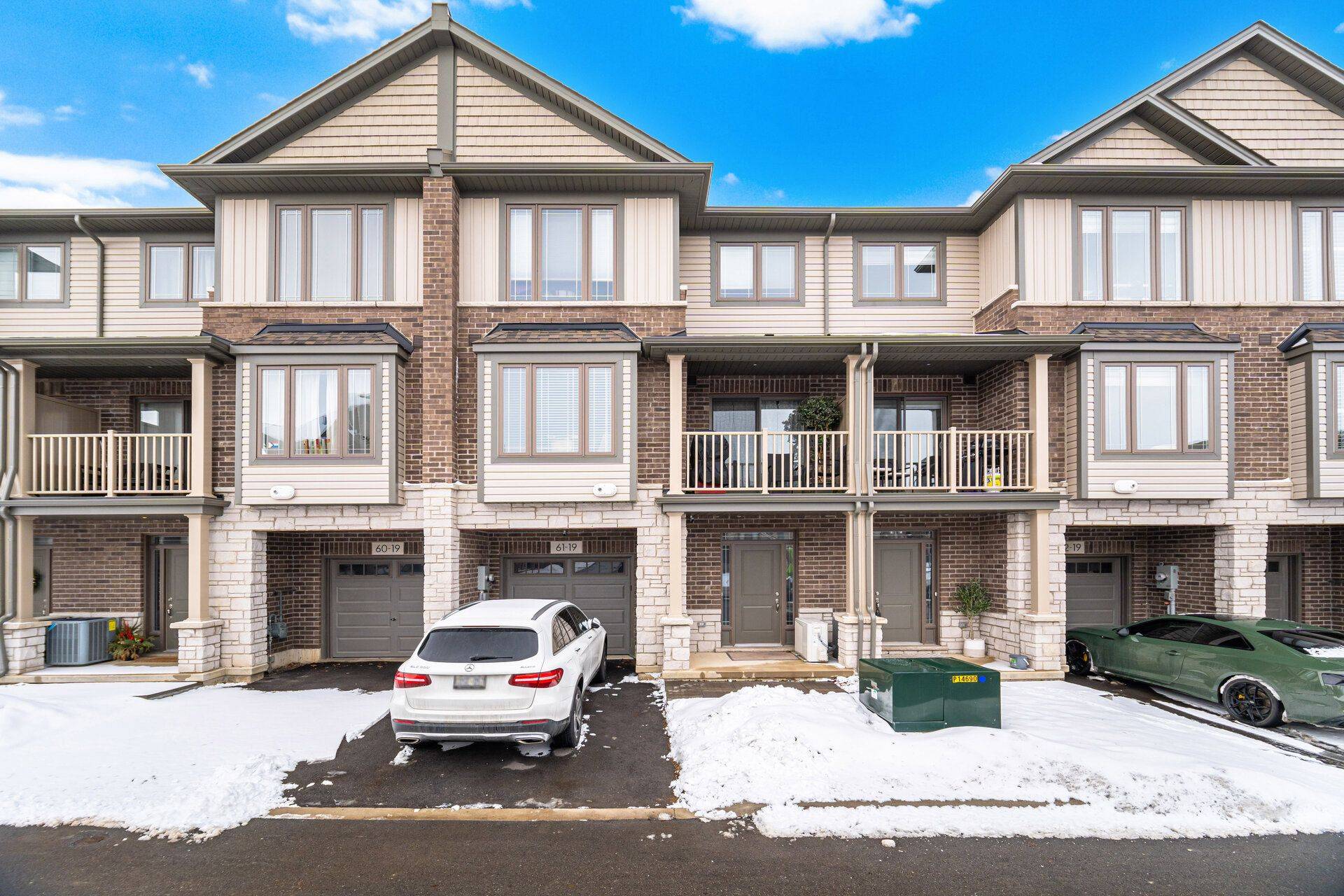 19 Picardy DR #61, Hamilton, ON L8J 2T7