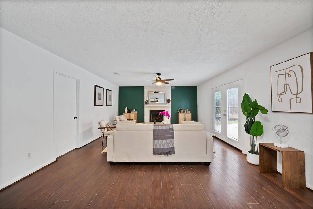 413 Wild Oak Lane, Euless, TX 76039