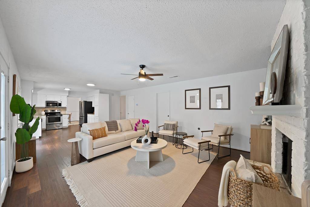 413 Wild Oak Lane, Euless, TX 76039