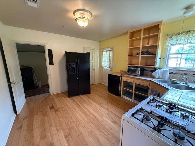 401 E Hayes Avenue, Whitney, TX 76692