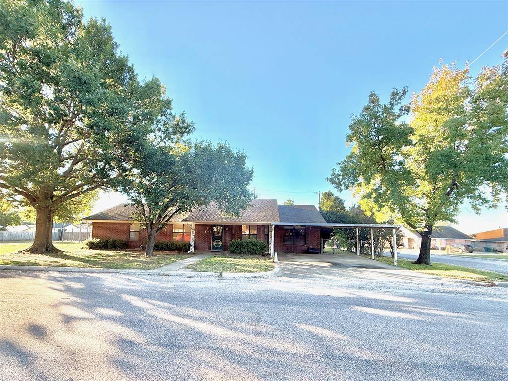 300 Denton Court, Collinsville, TX 76233