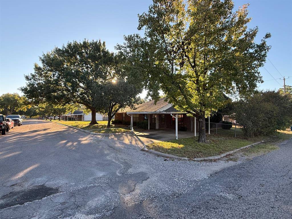 300 Denton Court, Collinsville, TX 76233