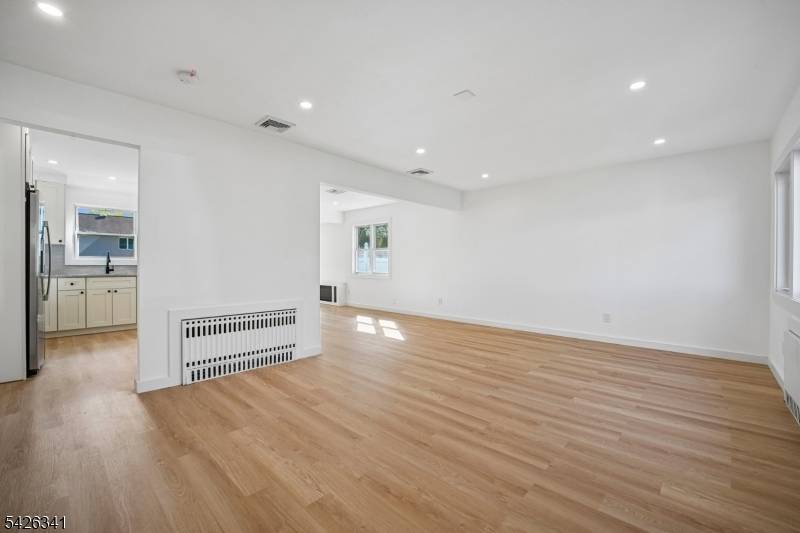 27 Mountainview Dr, Clifton City, NJ 07013