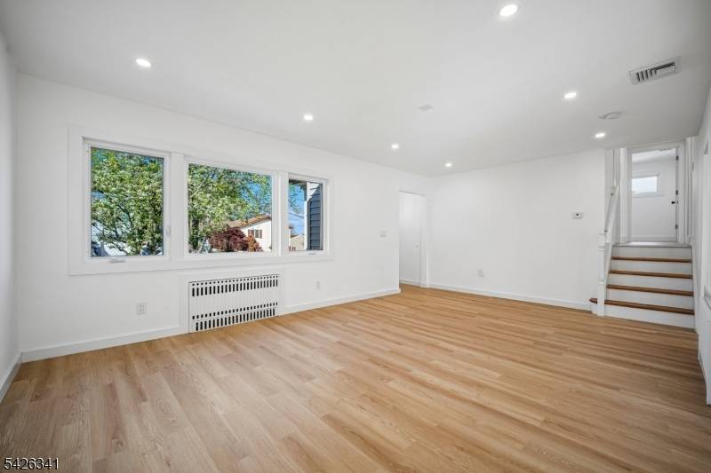 27 Mountainview Dr, Clifton City, NJ 07013