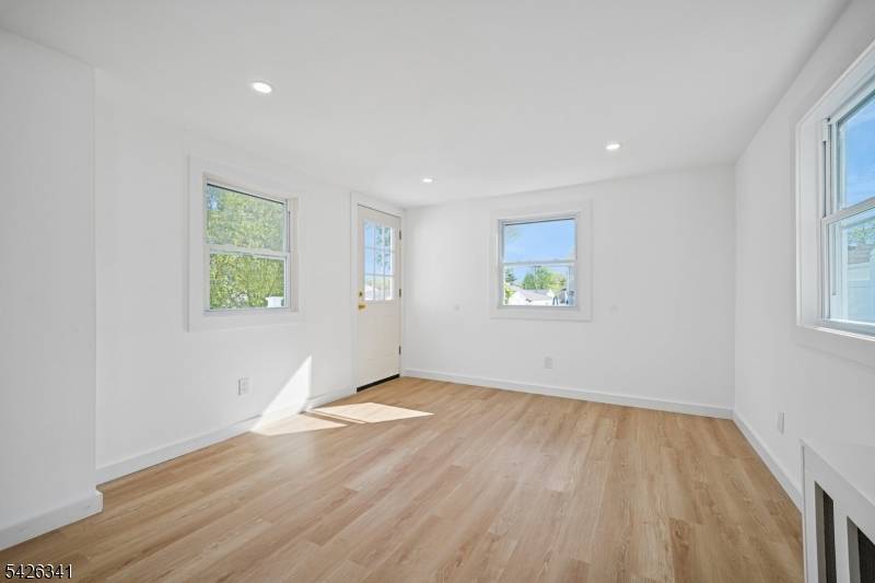 27 Mountainview Dr, Clifton City, NJ 07013