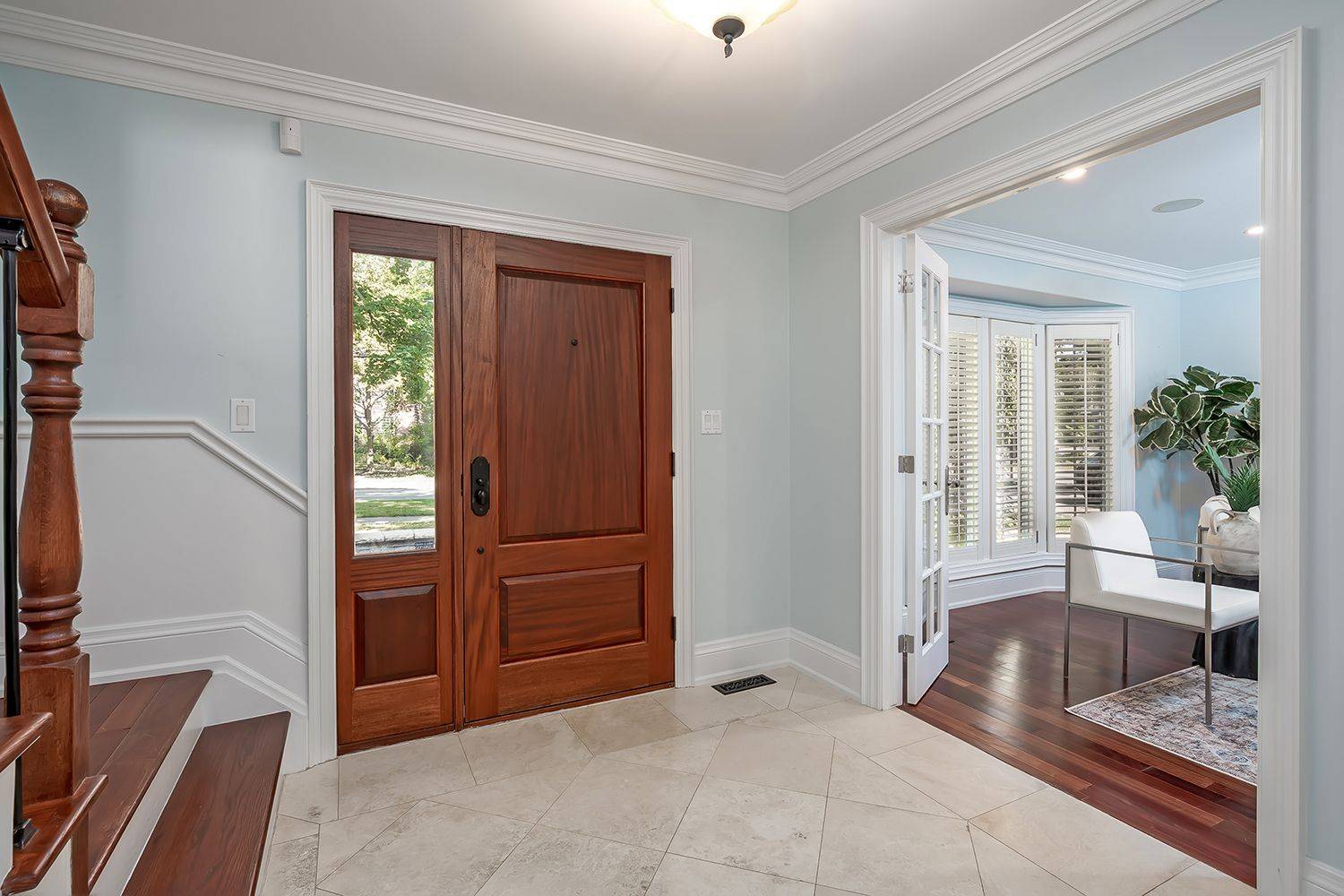 2428 Lakeshore RD, Burlington, ON L7R 1C1