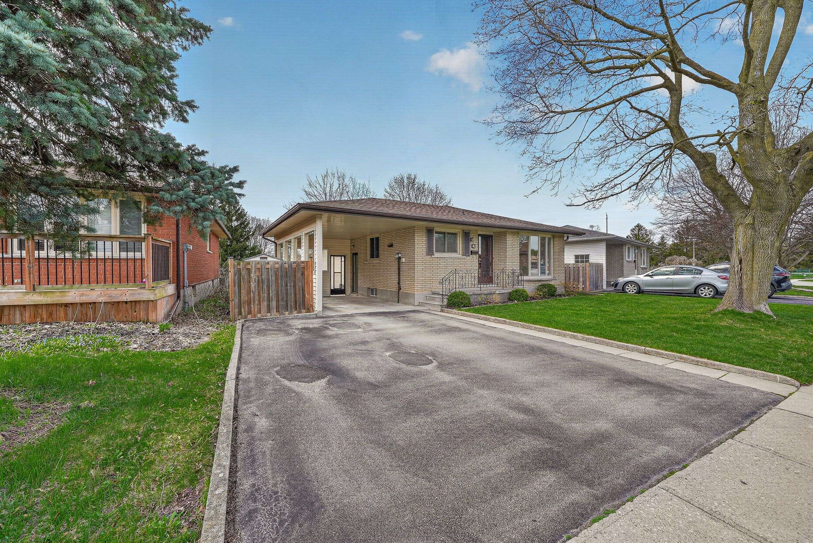 40 Hillmer RD, Cambridge, ON N1R 6B6