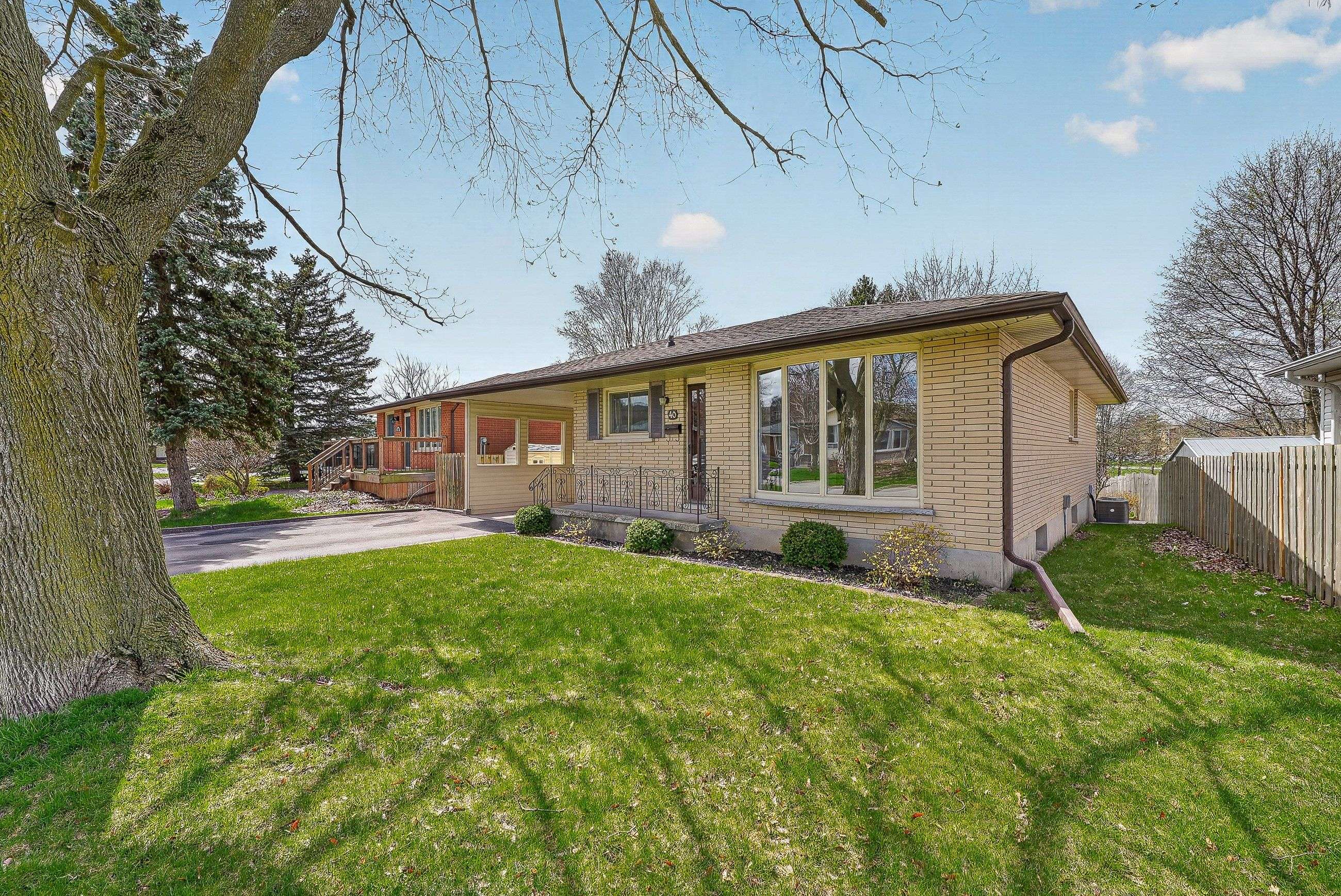 40 Hillmer RD, Cambridge, ON N1R 6B6