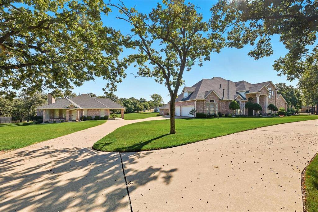 105 Enchanted Court N, Burleson, TX 76028