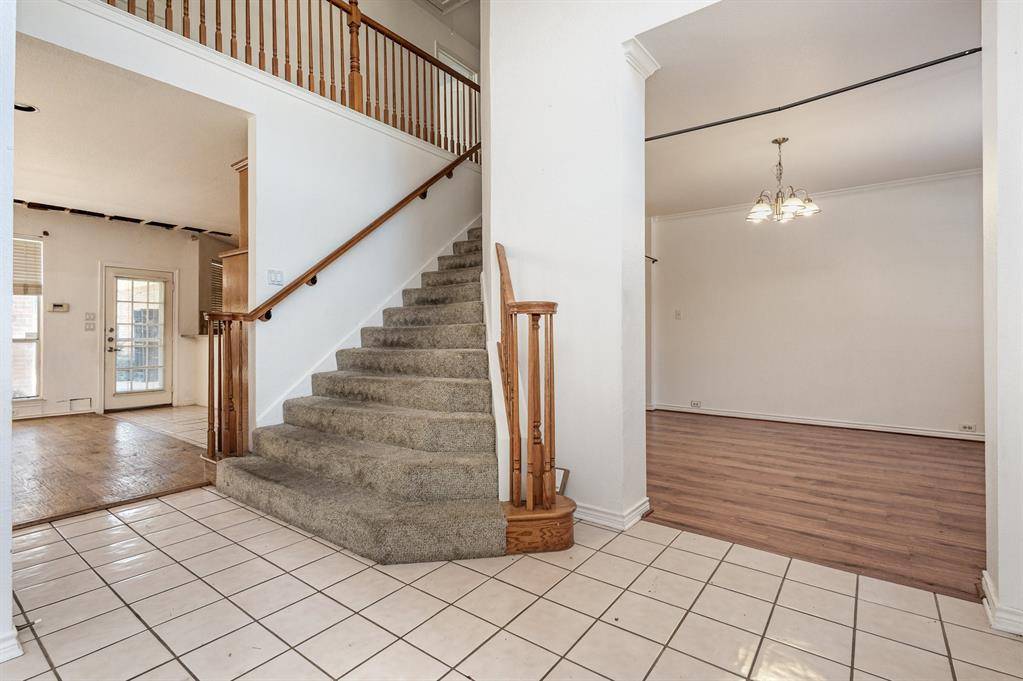 2514 Fallview Lane, Carrollton, TX 75007