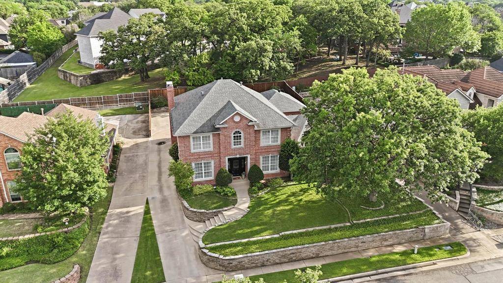 801 Bent Tree Drive, Euless, TX 76039