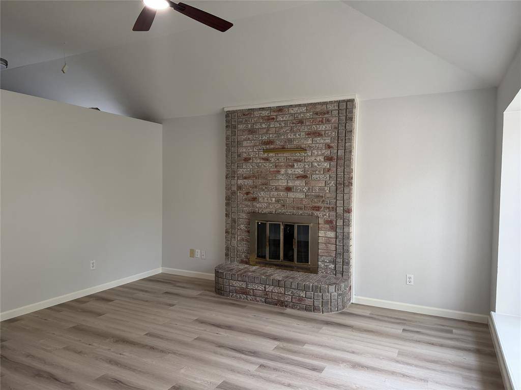 900 Cornfield Drive, Arlington, TX 76017