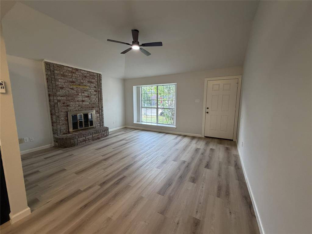 900 Cornfield Drive, Arlington, TX 76017