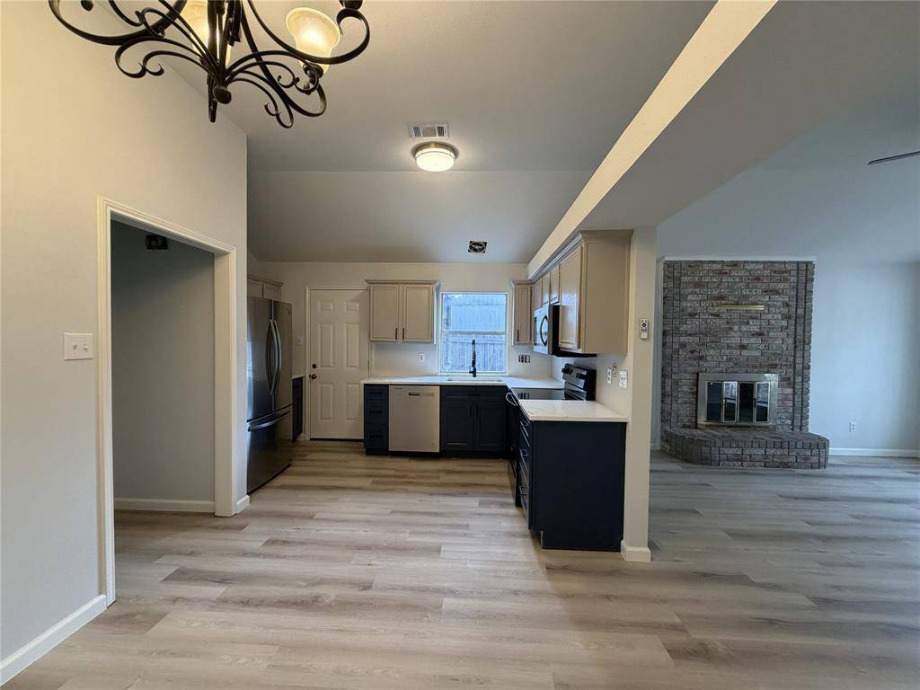 900 Cornfield Drive, Arlington, TX 76017