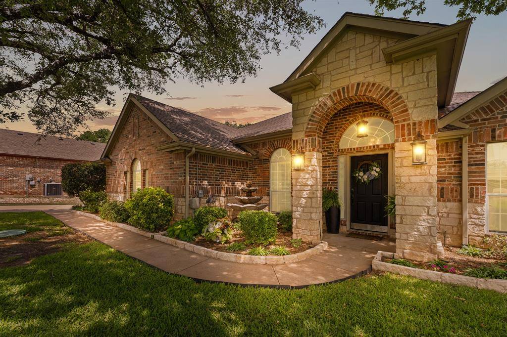 3211 Golden Oaks Circle, Granbury, TX 76049