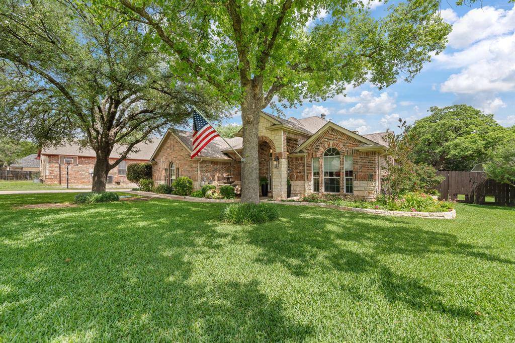 3211 Golden Oaks Circle, Granbury, TX 76049