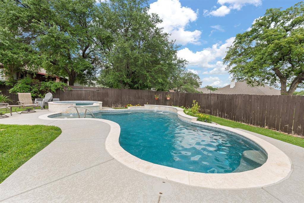3211 Golden Oaks Circle, Granbury, TX 76049