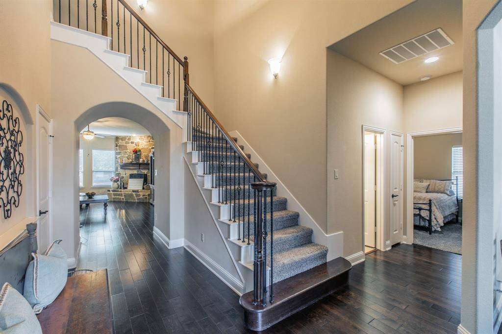 209 Wisteria Way, Red Oak, TX 75154