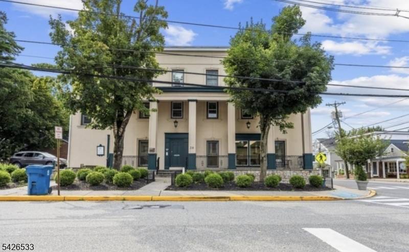 28 Center St, Clinton Town, NJ 08809