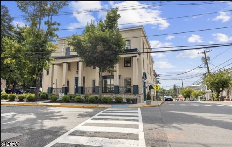 28 Center St, Clinton Town, NJ 08809